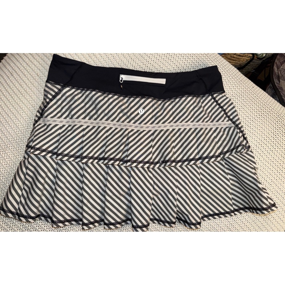 Lululemon Fast Cat Skirt Black White Striped Pleated Tennis Skort Size 10
